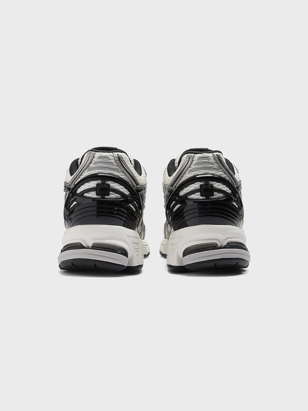 New Balance 1906 Sneakers | Silver Metallic/Black