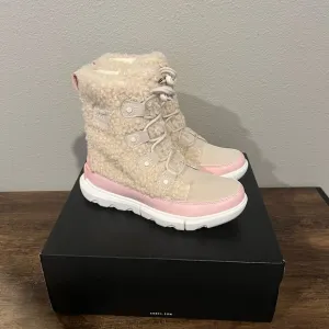 NIB Youth Sorel Explorer™ Cozy Boot Size 4 Color Natural, Vintage Pink