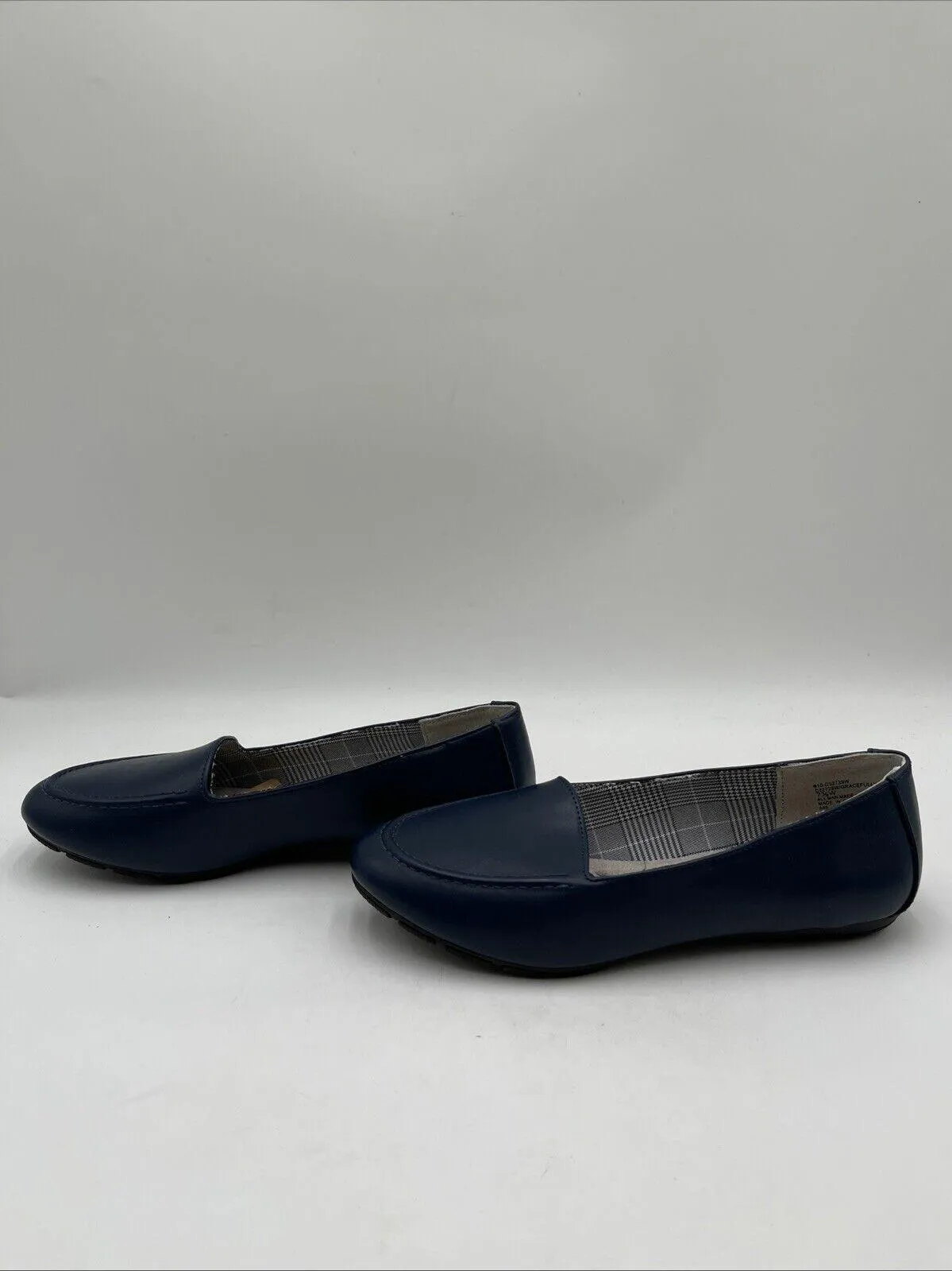 NWOB Women’s Cliffs by White Mountain Women's Mint Loafers Navy Blue Size 7.5 - Like New