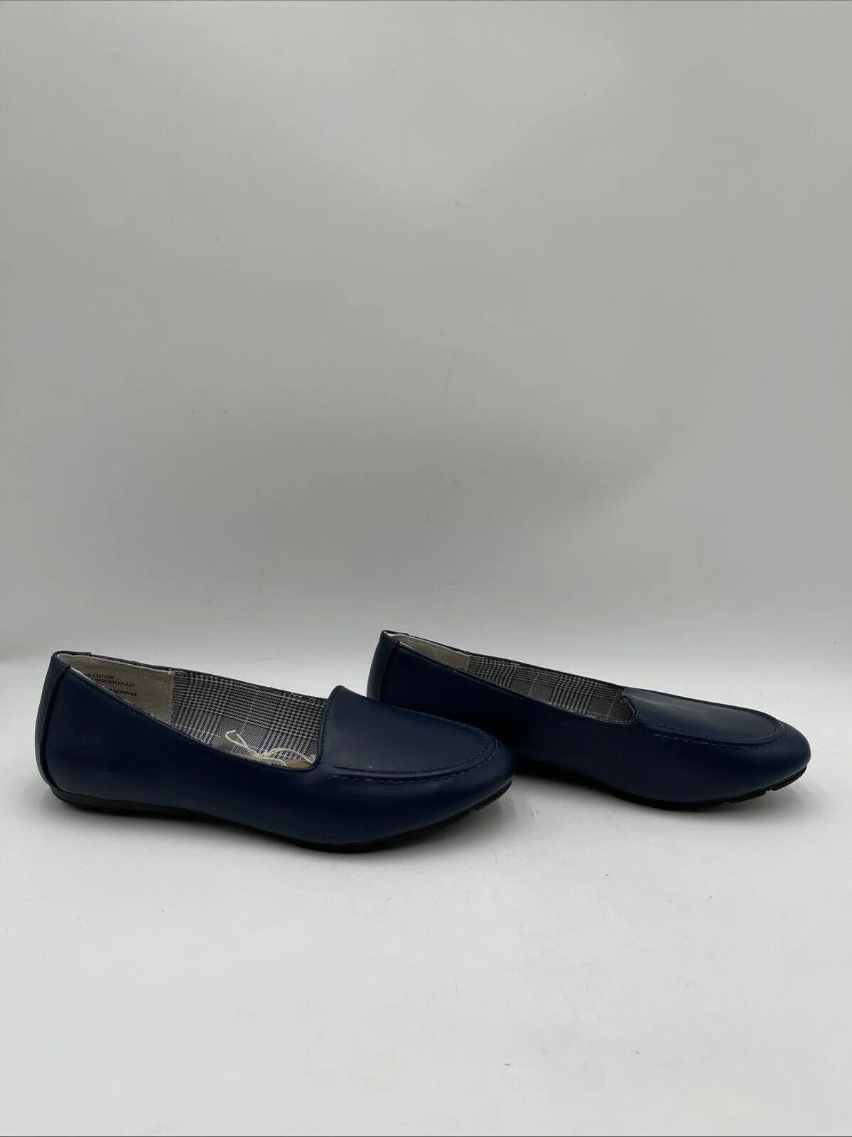 NWOB Women’s Cliffs by White Mountain Women's Mint Loafers Navy Blue Size 7.5 - Like New